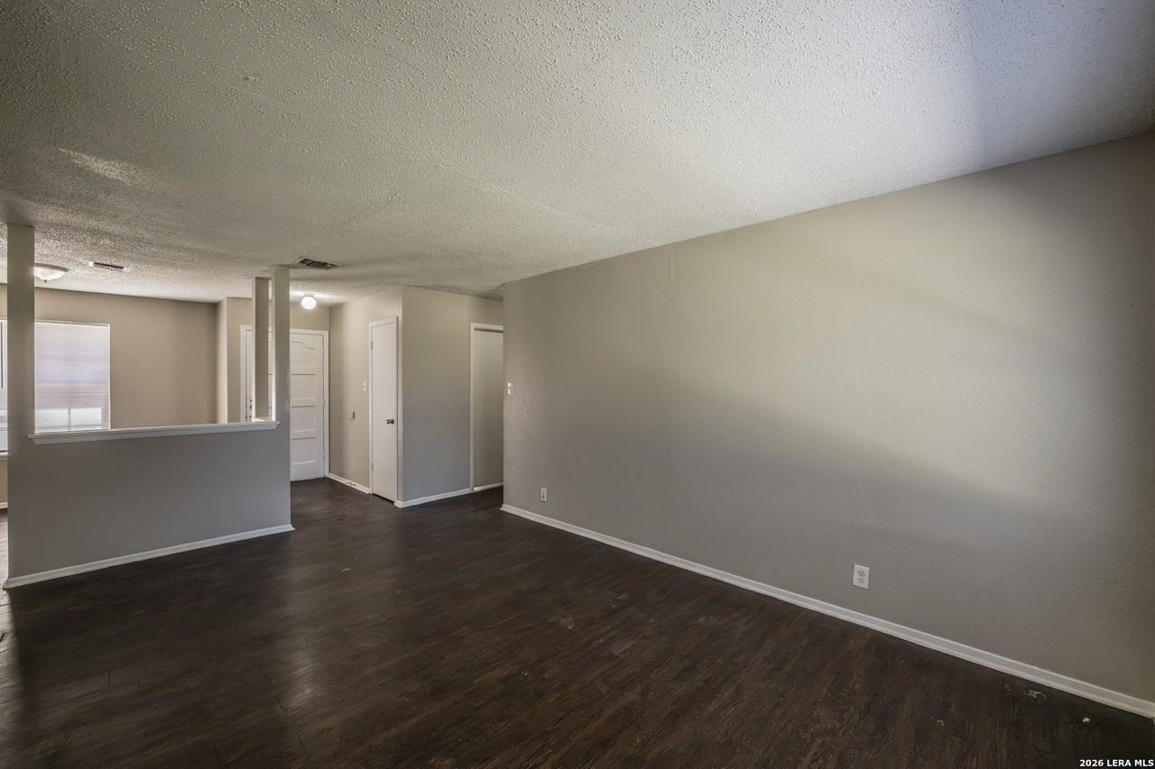 5915 Cliff Ridge Dr - Photo 7 of 28