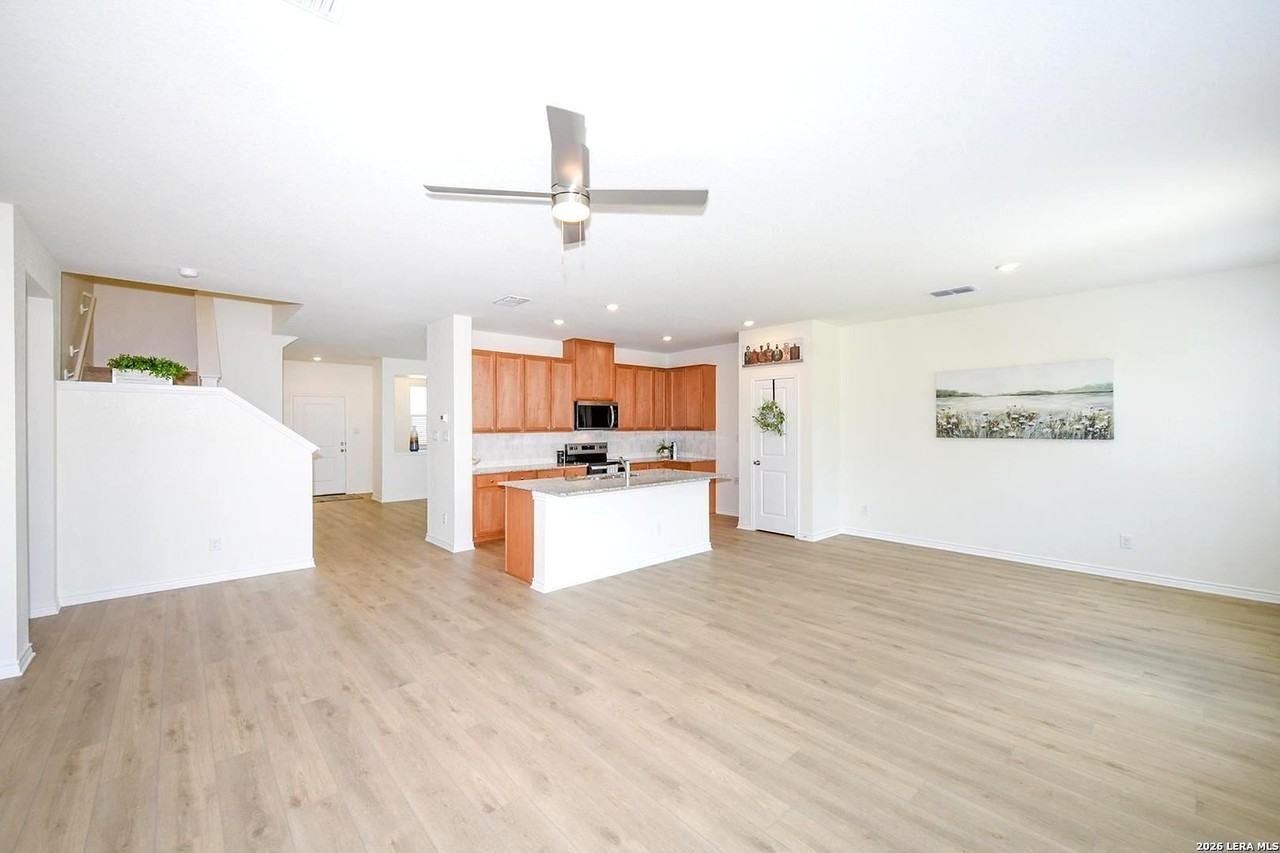 137 Local Wave Dr - Photo 3 of 23