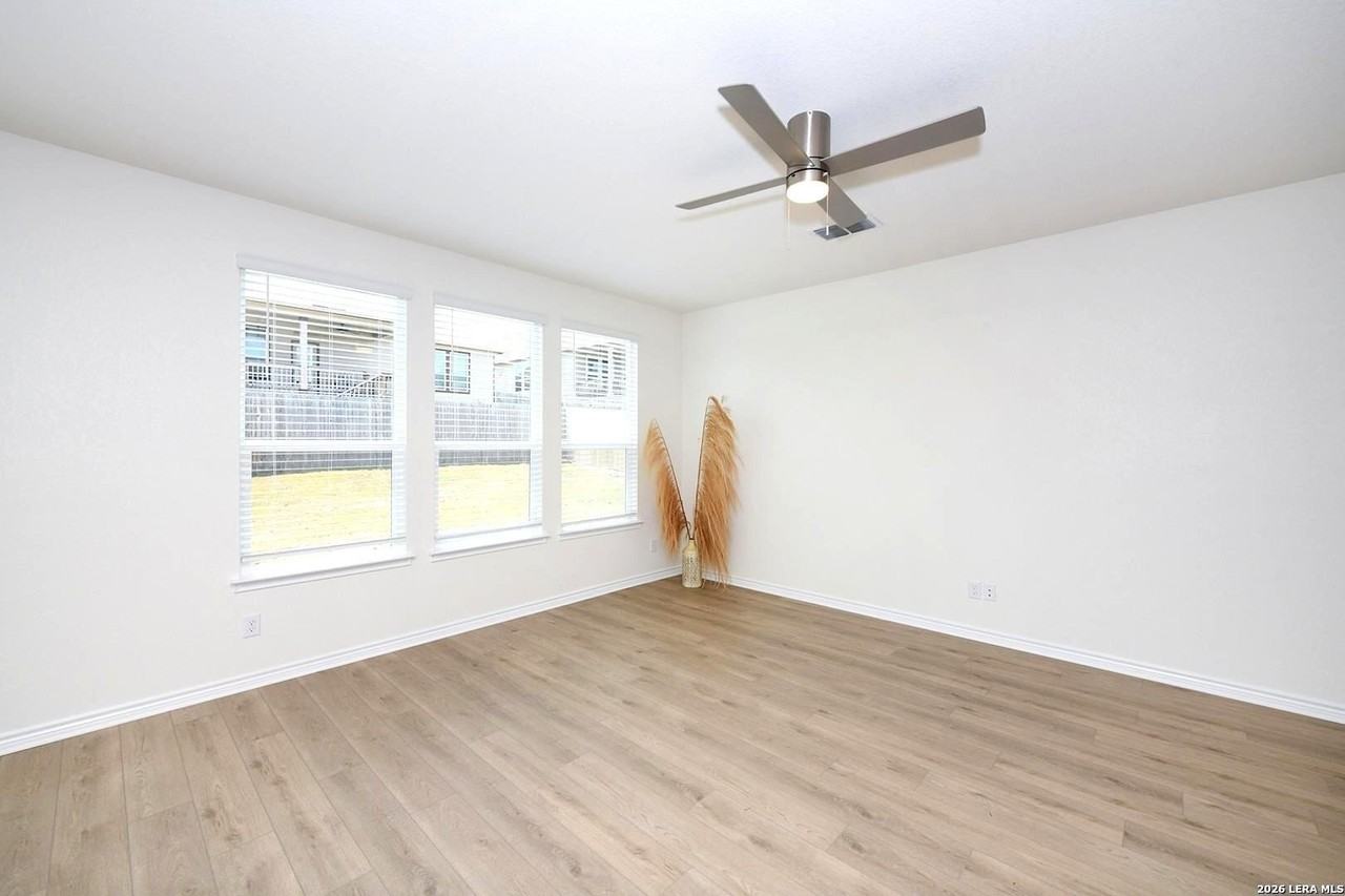 137 Local Wave Dr - Photo 4 of 23