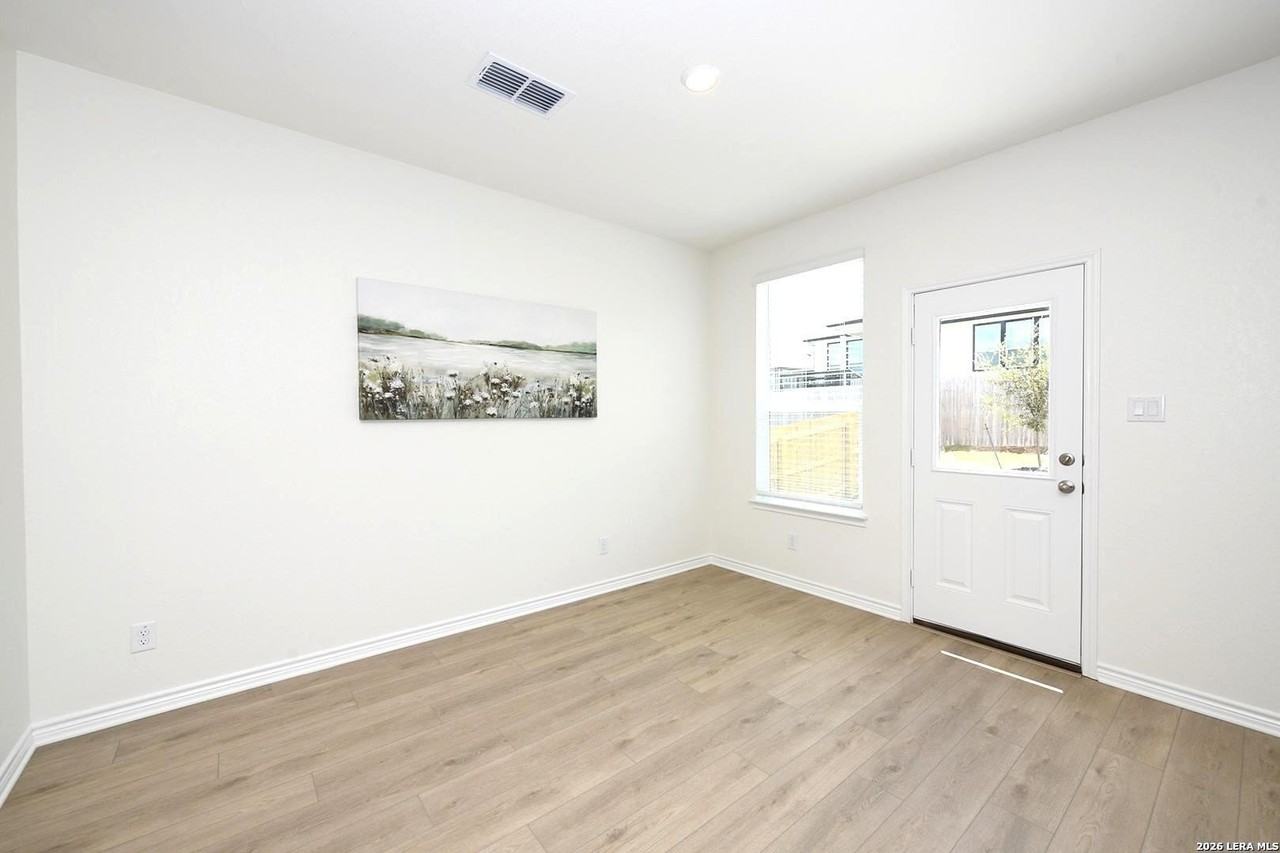 137 Local Wave Dr - Photo 5 of 23