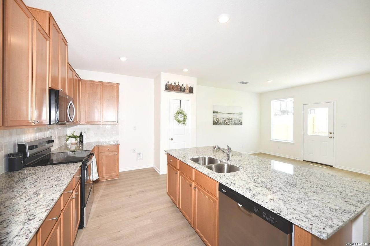 137 Local Wave Dr - Photo 6 of 23