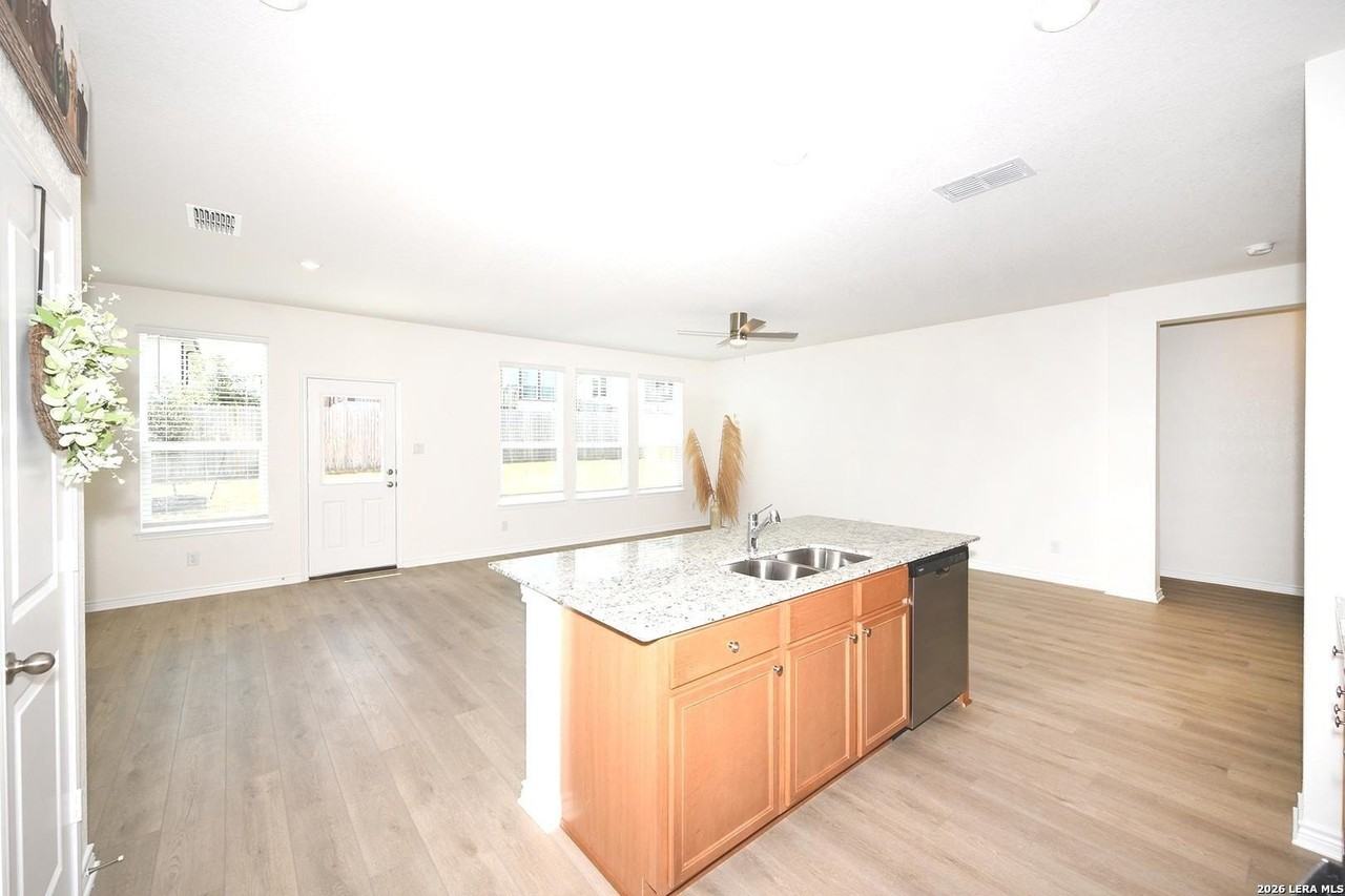 137 Local Wave Dr - Photo 7 of 23