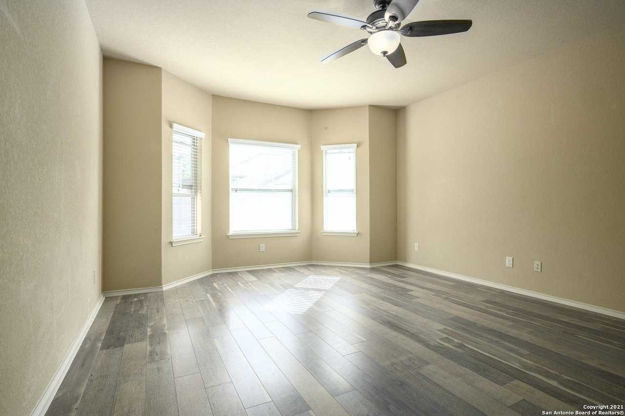 433 Stonebrook Dr - Photo 5 of 43