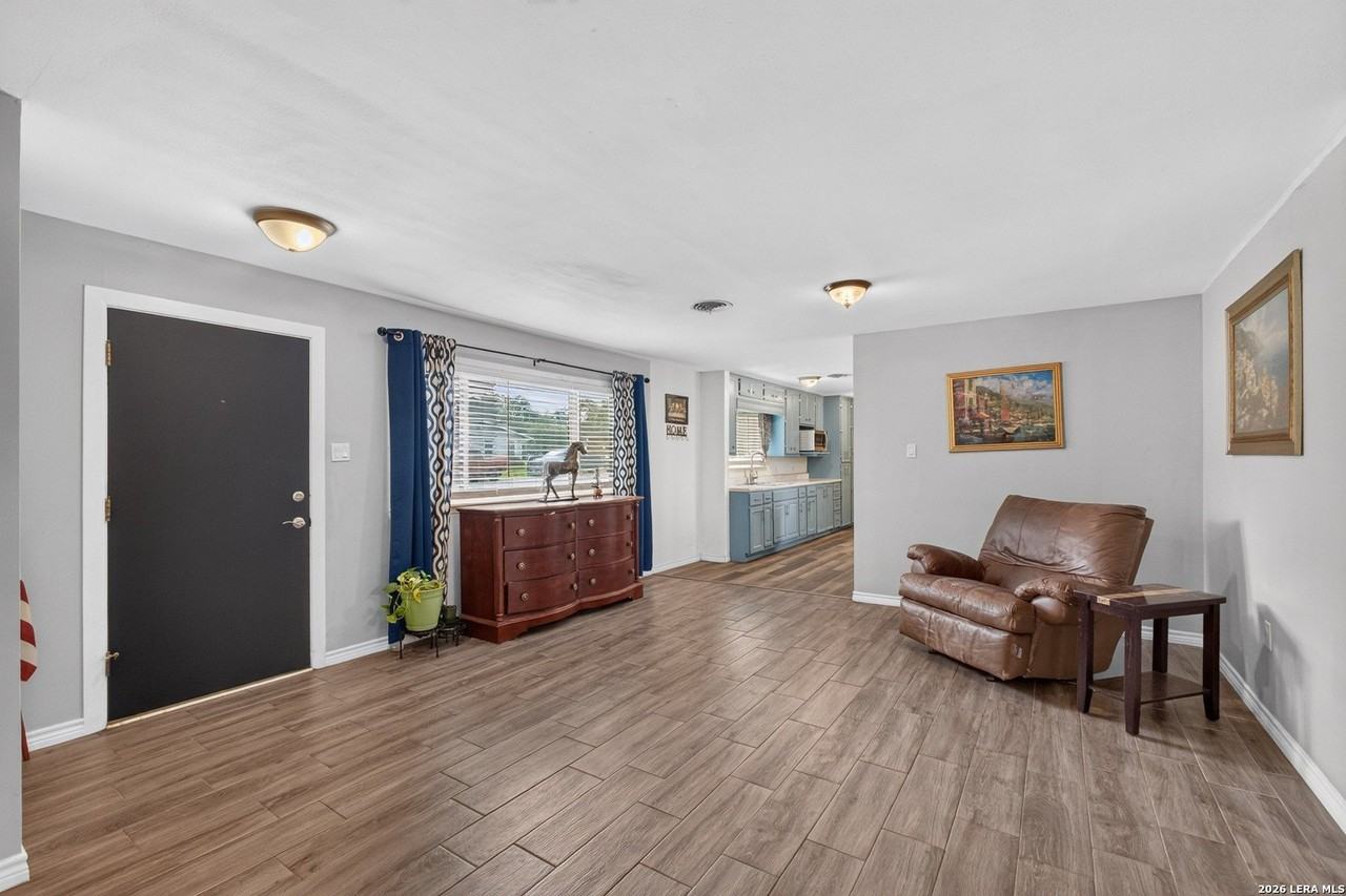 209 Greenlawn Ave - Photo 4 of 31
