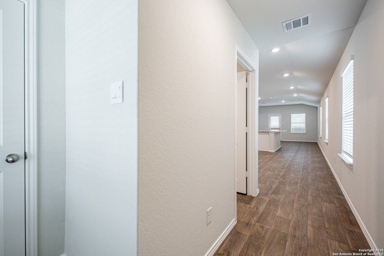5418 Concho Spgs - Photo 4 of 27