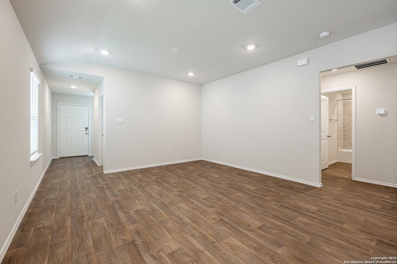 5418 Concho Spgs - Photo 5 of 27