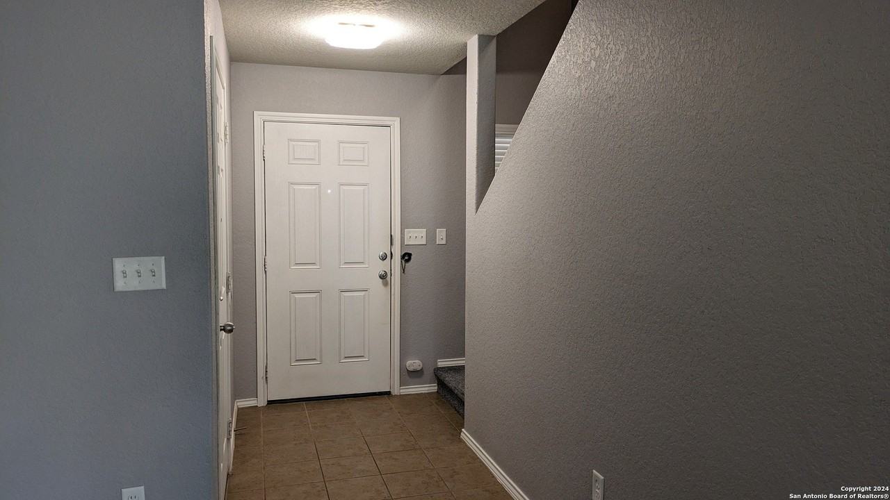 25114 Remington Oaks - Photo 2 of 31