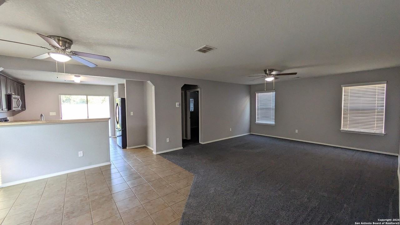 25114 Remington Oaks - Photo 4 of 31
