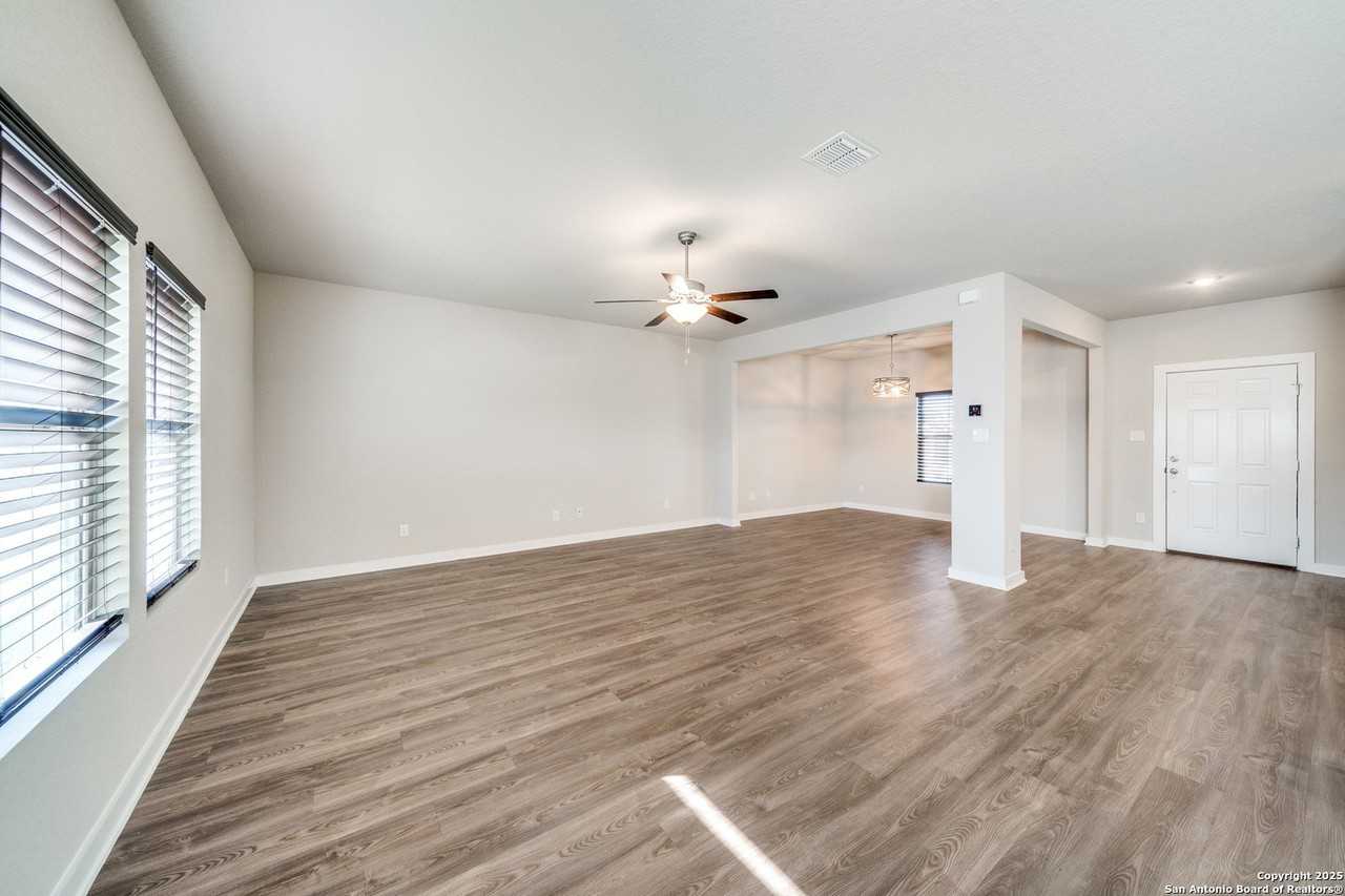 17029 Vista Cv - Photo 5 of 39