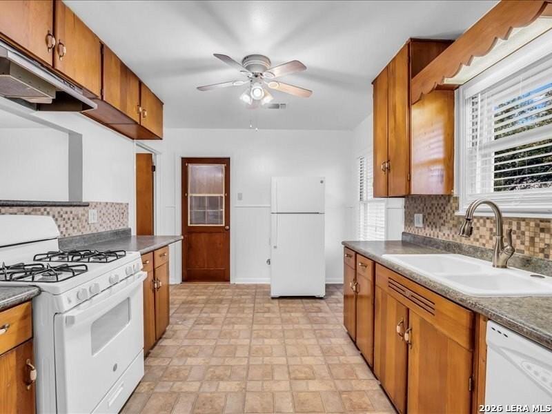 602 C St - Photo 3 of 13