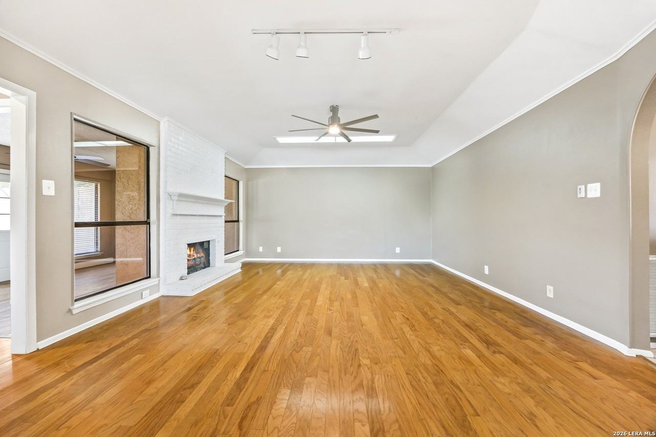 5801 Royal Rdg - Photo 5 of 26