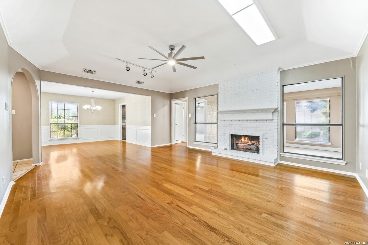 5801 Royal Rdg - Photo 6 of 26