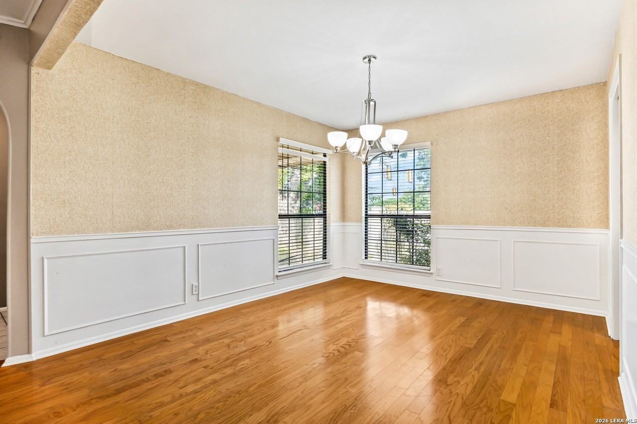 5801 Royal Rdg - Photo 7 of 26