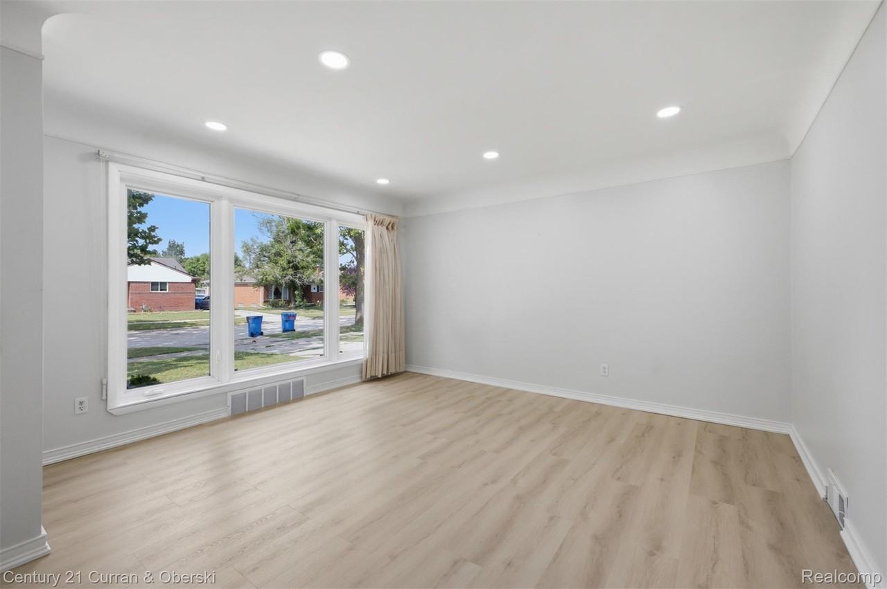 8108 Whitefield St - Photo 5 of 41