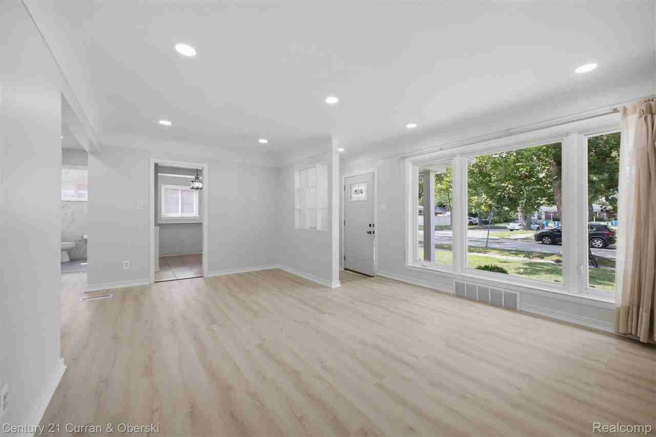 8108 Whitefield St - Photo 6 of 41