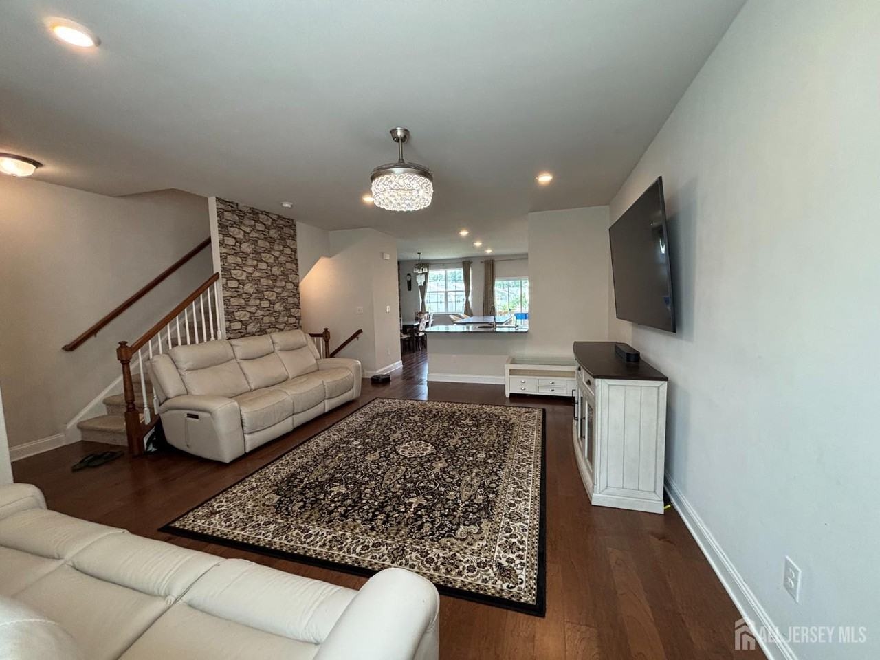 1002 Hights Farm Rd N - Photo 7 of 38