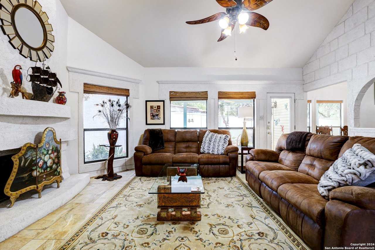 2654 Chestnut Bnd - Photo 3 of 39