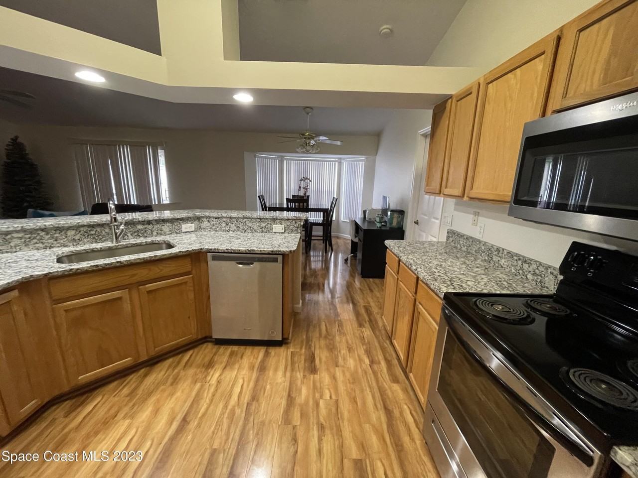 1738 Loquat Ct Nw - Photo 4 of 28