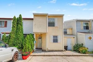 featured image of 423 Berkshire Dr