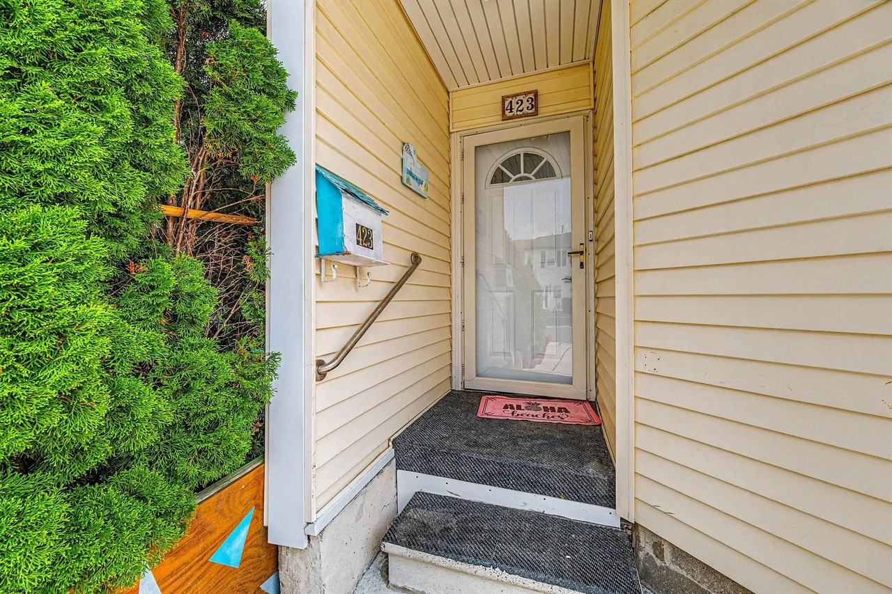 423 Berkshire Dr - Photo 3 of 27