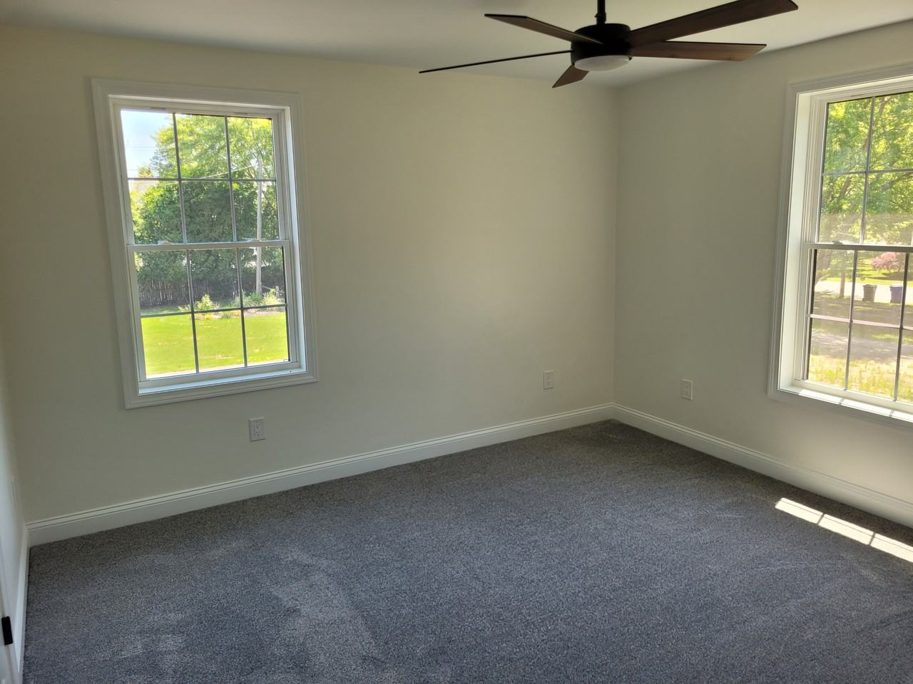 267 S Main St - Photo 5 of 11
