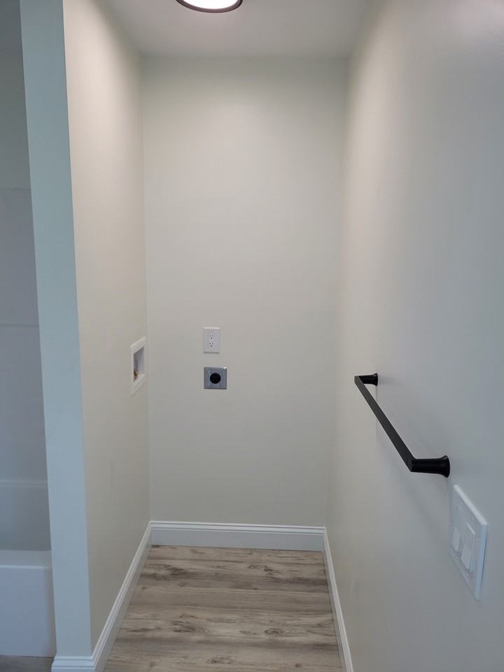 267 S Main St - Photo 7 of 11