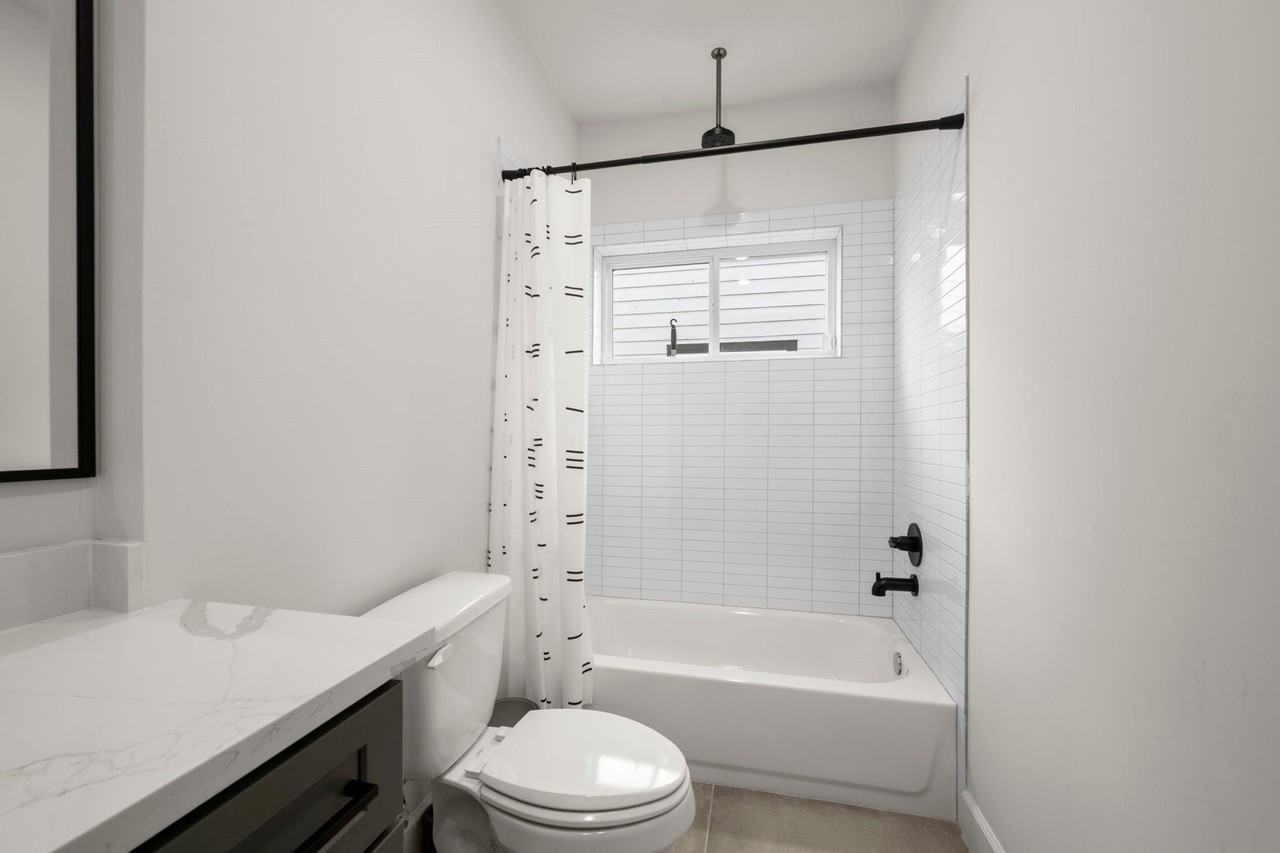 3022 Holman St - Photo 7 of 27