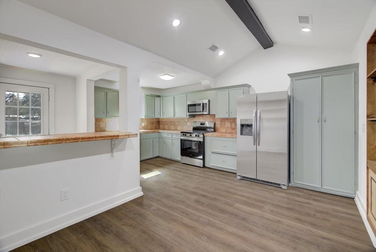 158 7th St - Photo 3 of 40