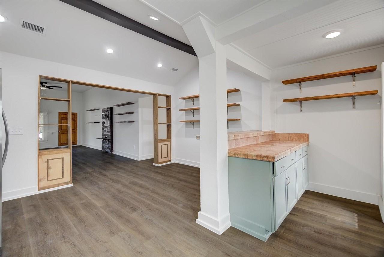 158 7th St - Photo 4 of 40