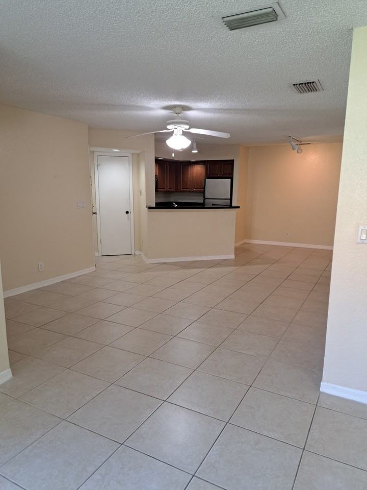 3470 Pinewalk Dr N - Photo 5 of 24