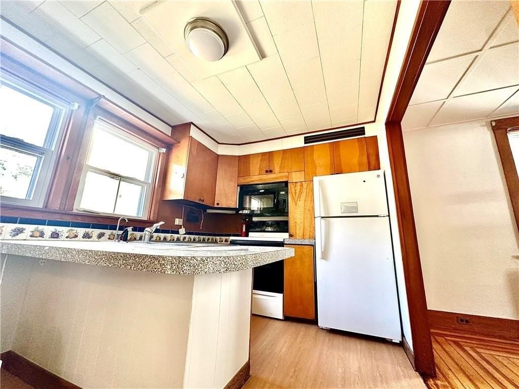 60 Dixon St - Photo 4 of 11