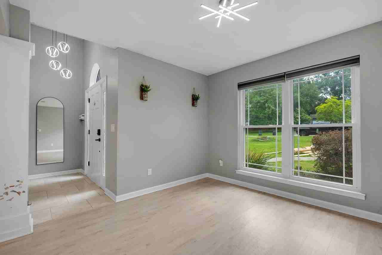4916 Heathe Dr - Photo 4 of 14