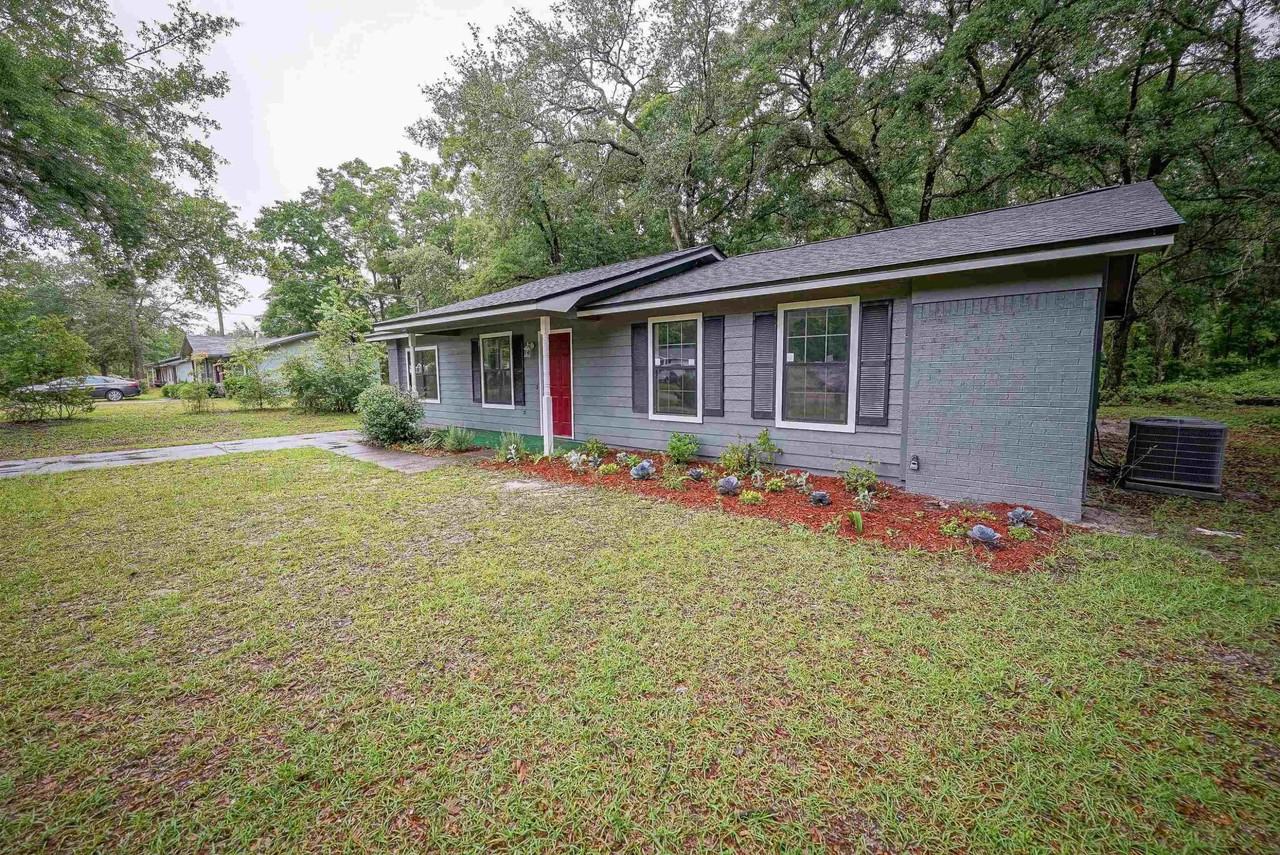 8407 Lenova Ln - Photo 2 of 38