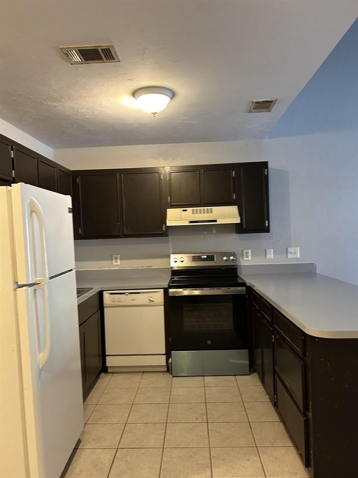 1099 Ocala Rd - Photo 5 of 16