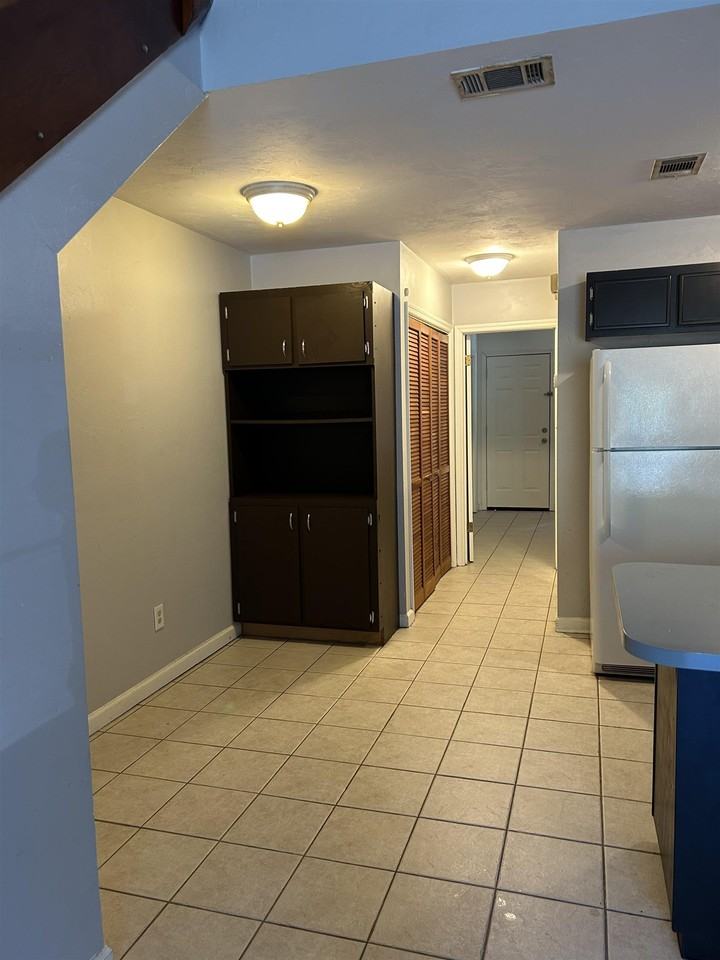 1099 Ocala Rd - Photo 7 of 16