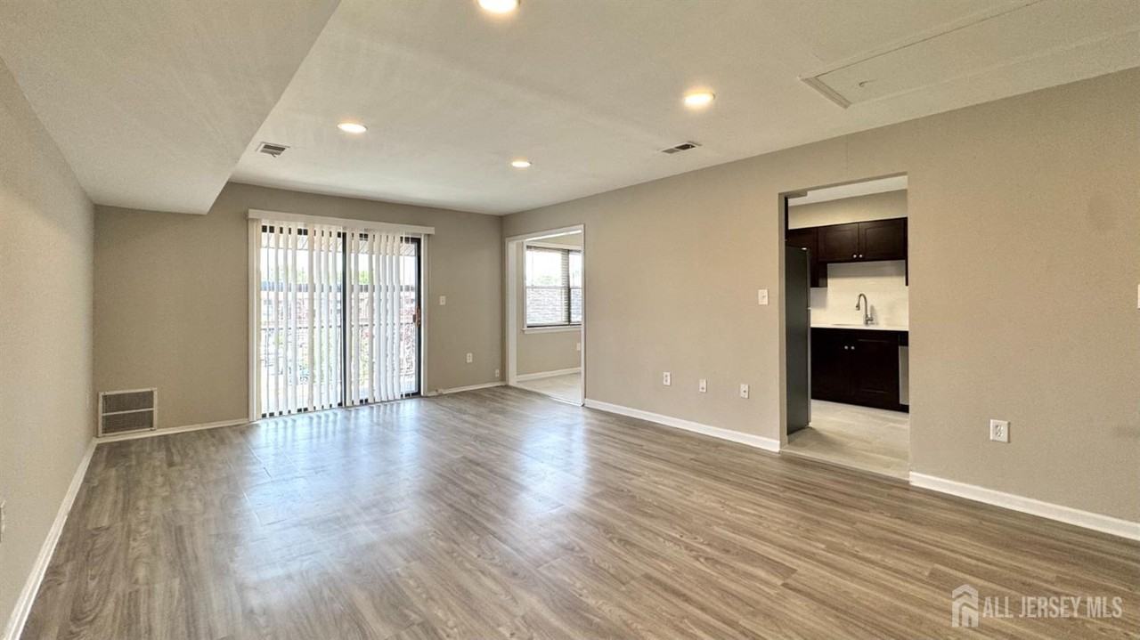 1511 Raspberry Ct - Photo 3 of 12