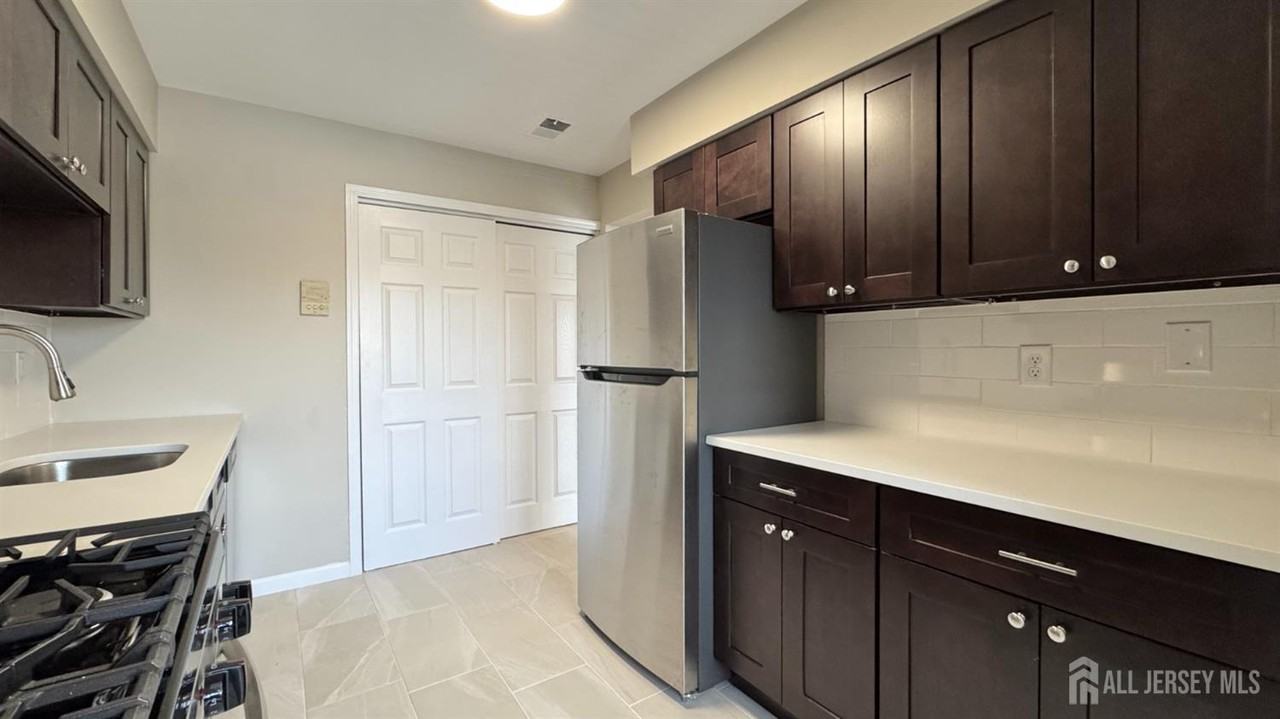 1511 Raspberry Ct - Photo 4 of 12