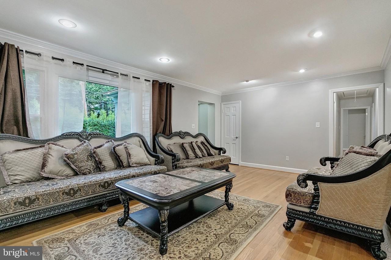 2108 48th St Nw - Photo 5 of 41