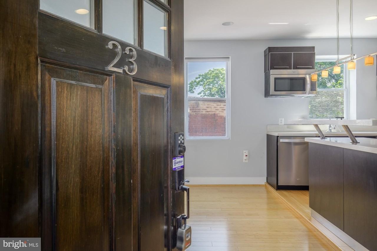 1409 G St Ne #23 - Photo 3 of 18