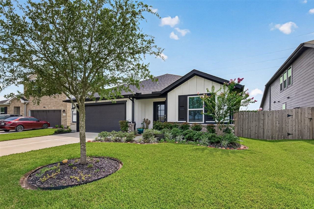 12707 Gabrial Dr - Photo 2 of 25