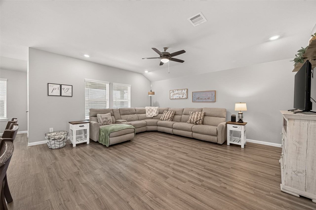 12707 Gabrial Dr - Photo 6 of 25