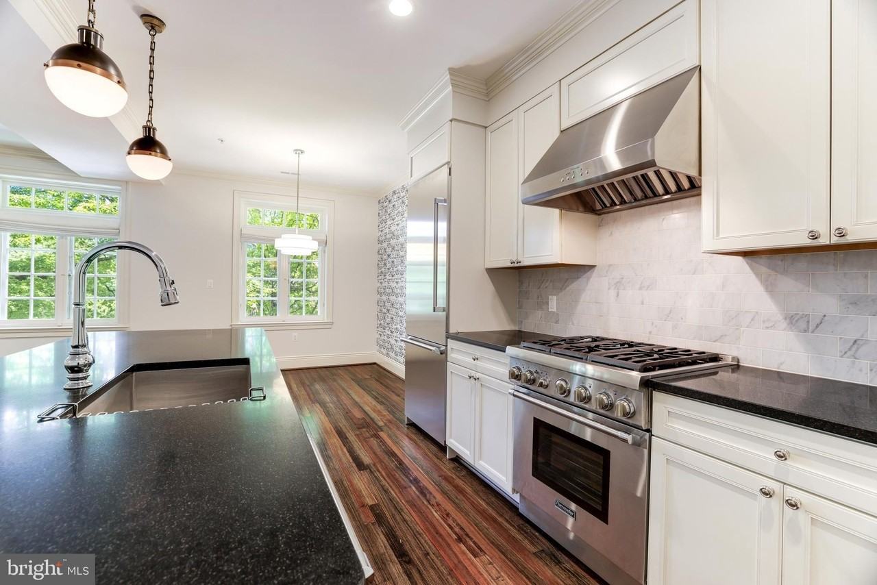 1848 Biltmore St Nw #4 - Photo 7 of 20