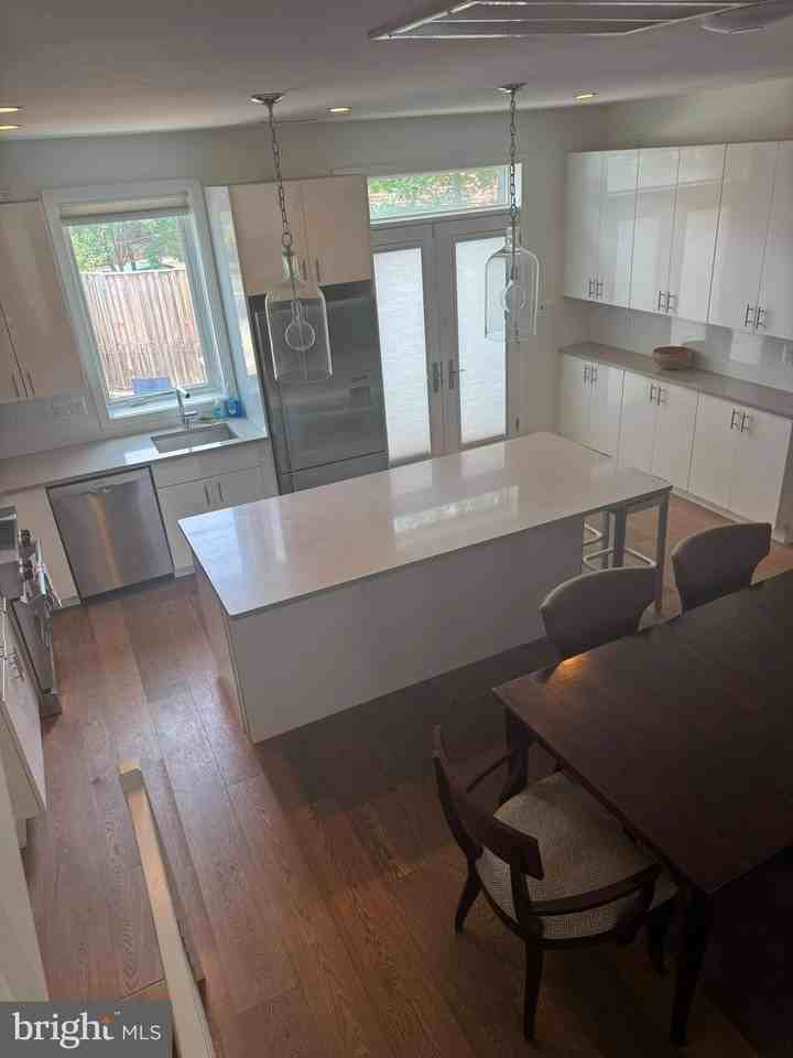 1338 Pennsylvania Ave Se - Photo 2 of 24
