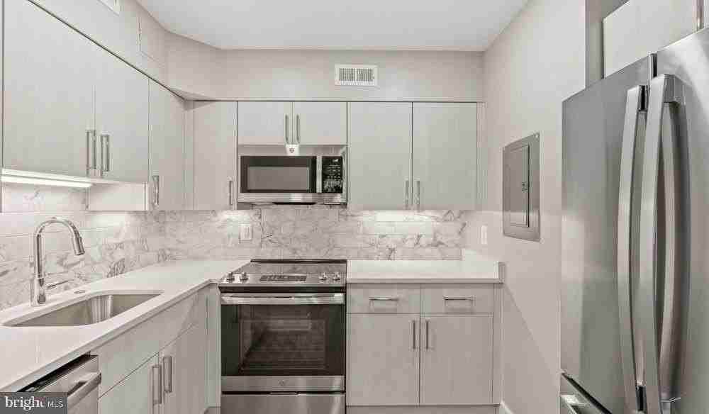 3401 38th St Nw - Photo 2 of 21