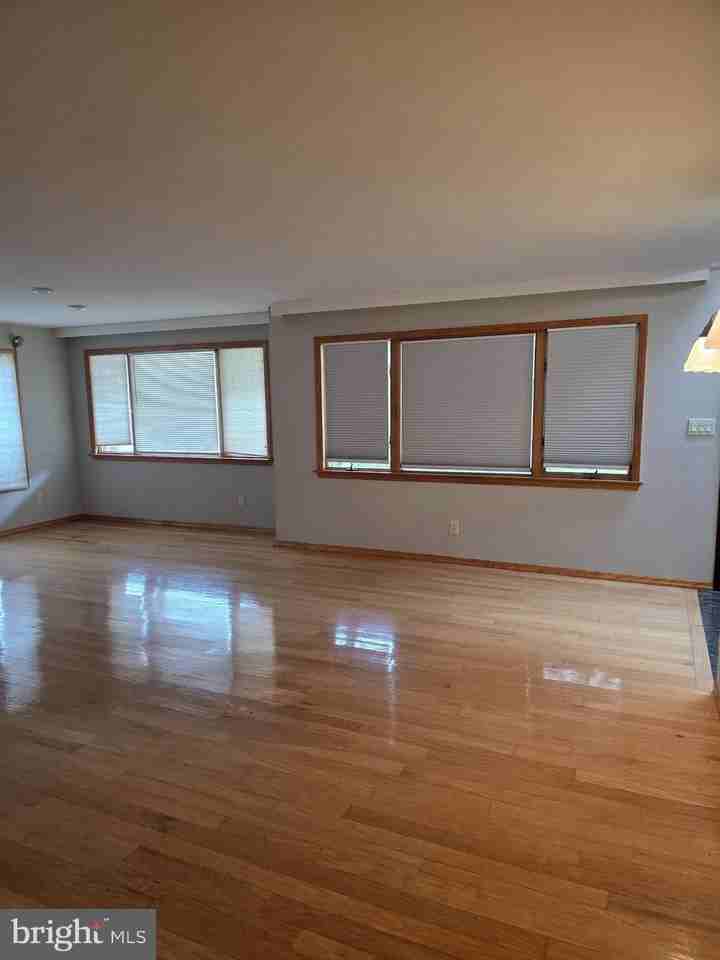 812 Leeds Ln - Photo 7 of 35