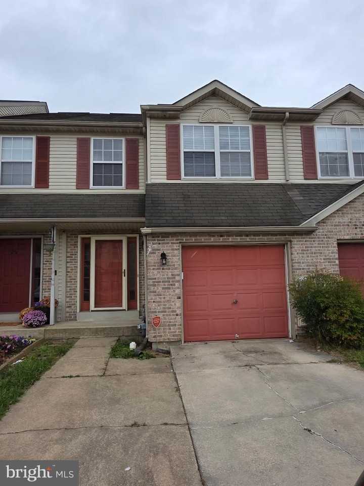 24 Woodcrest Ct