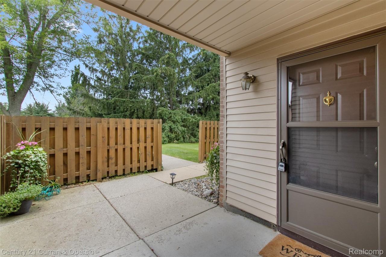 19313 Surrey Ln Lane - Photo 6 of 24