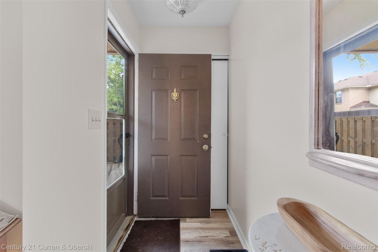 19313 Surrey Ln Lane - Photo 7 of 24