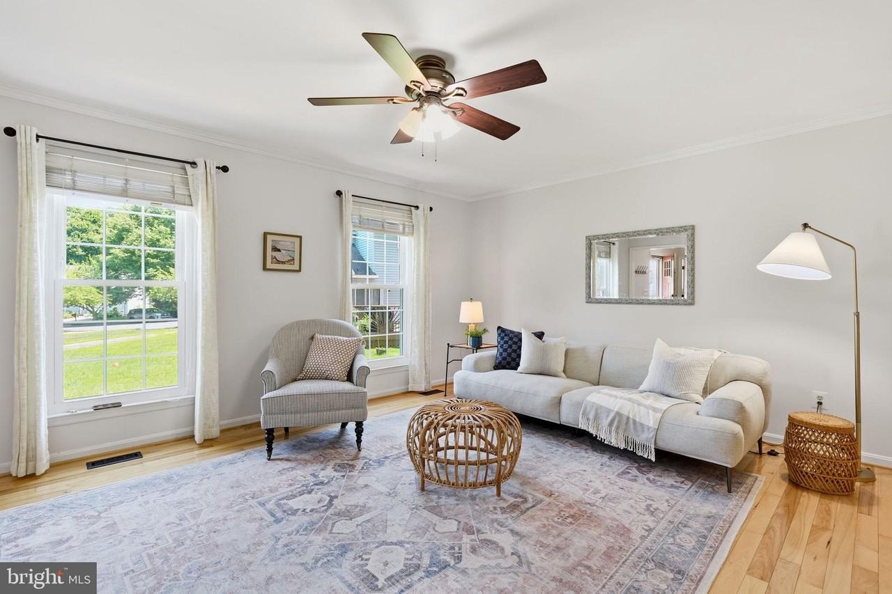 1294 Doubleday Dr - Photo 4 of 36