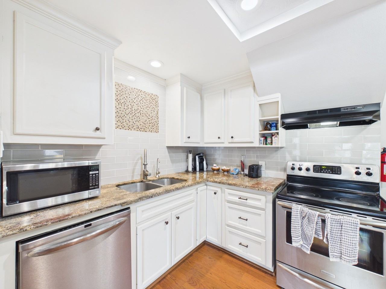 5110 Academy St Apt 5 - Photo 6 of 27